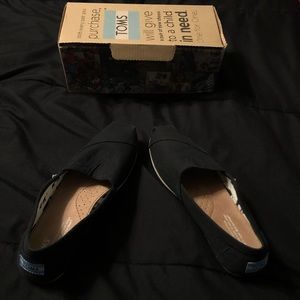 size 7 women’s toms